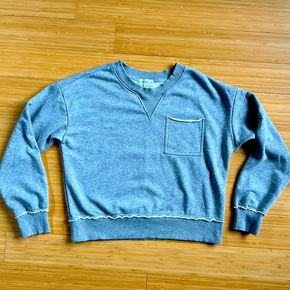 Evereve grey crop sweatshirt size medium